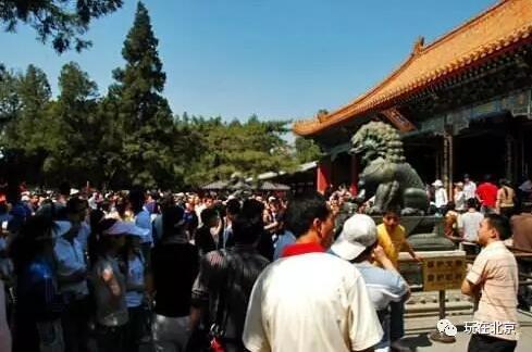 国内游 五一旅游      去动物园的大都带着孩子,这也就增加了安全隐患