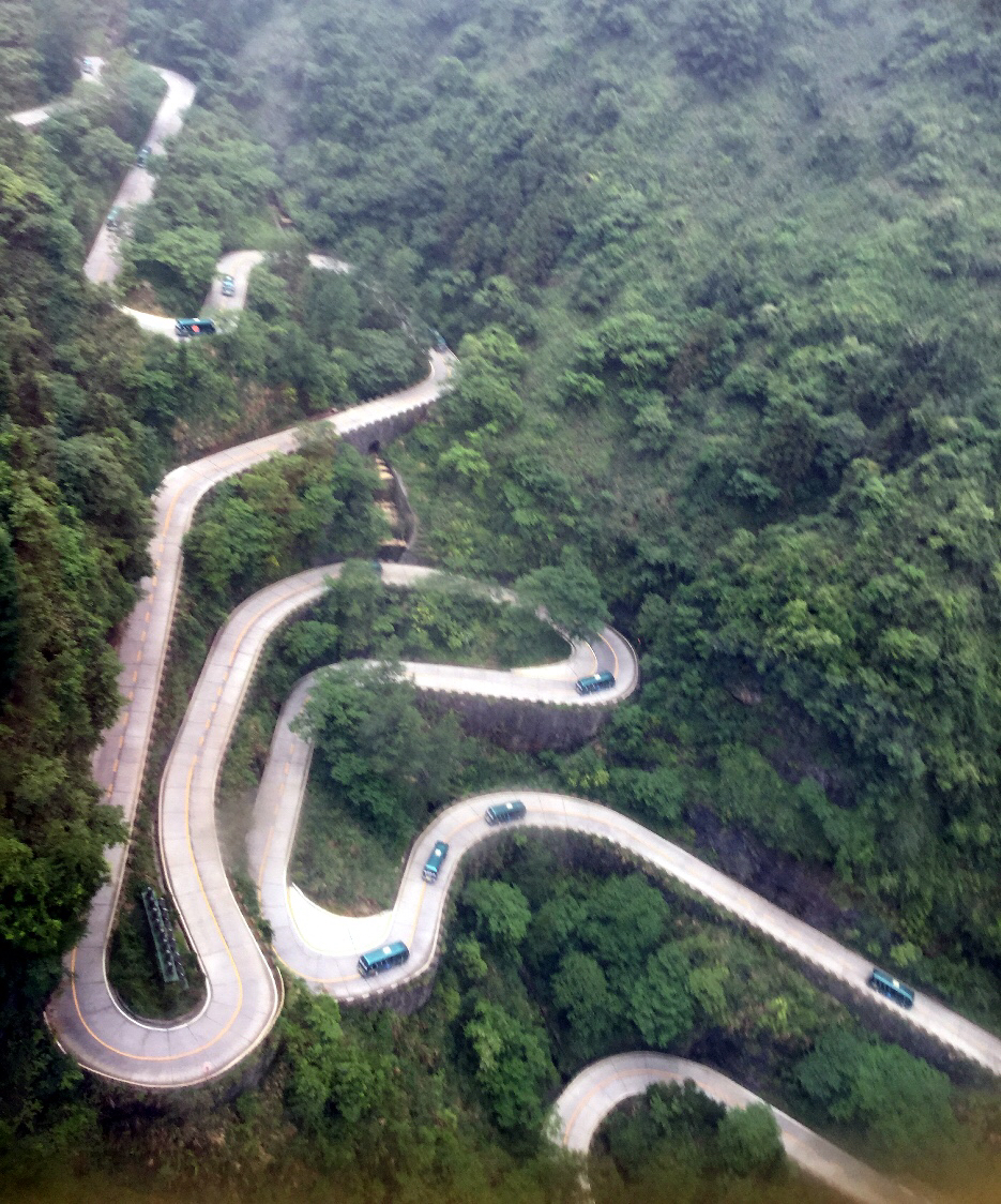 九曲十八弯的盘山公路