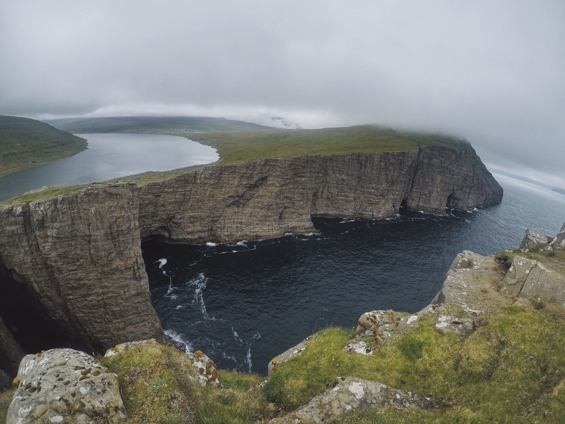 一个人在法罗群岛faroe islands