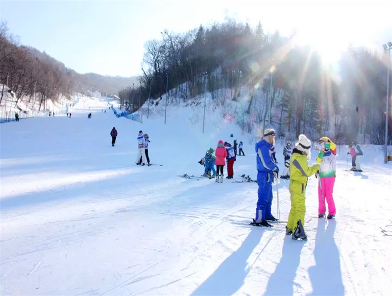 陕西西安蓝田竹林畔滑雪场门票(温泉小镇旁边的滑雪场