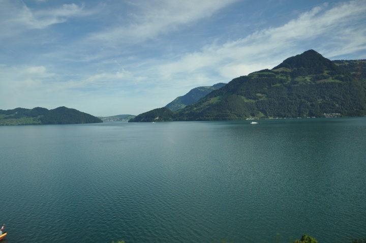 各国gdp背景音乐叫什么_音乐背景图片(2)