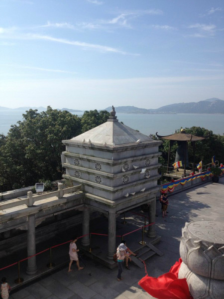 杭州怎么去舟山普陀山方便 wKgB3FHf3PqAEDwIAAHzqO4FX9g74.jpeg?imageView2%2F2%2Fw%2F600%2Fh%2F600%2Fq%2F90