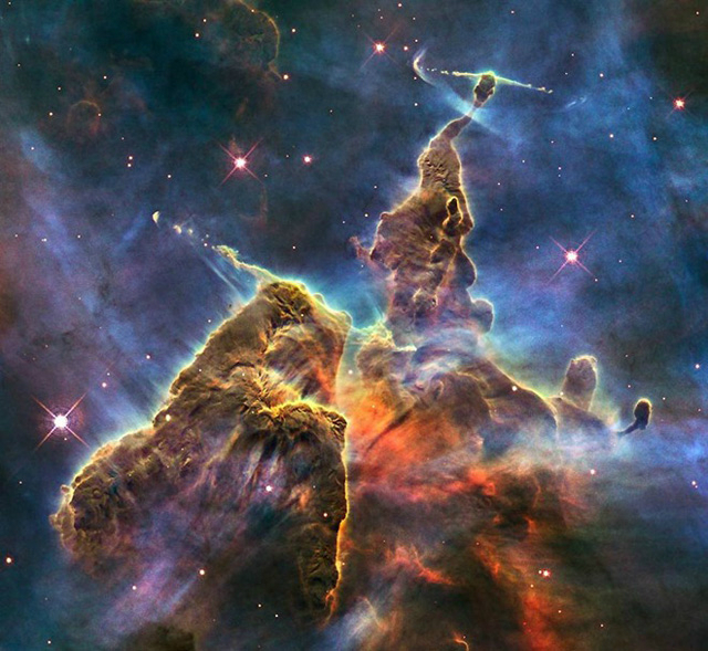 这张照片由哈勃望远镜拍摄,4月22日刊出 用以纪念哈勃20周年.
