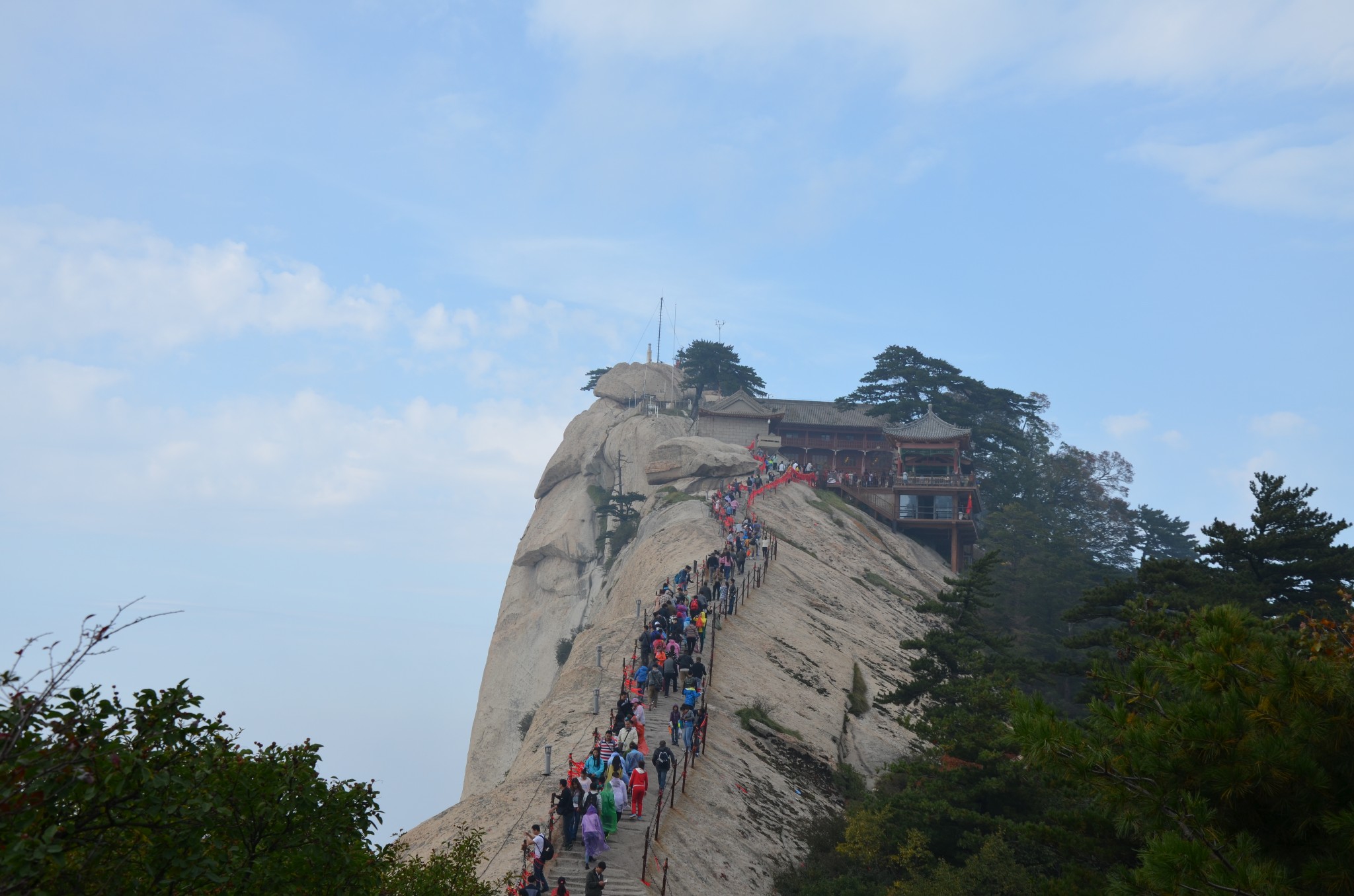 西峰人口多么_华山西峰(3)