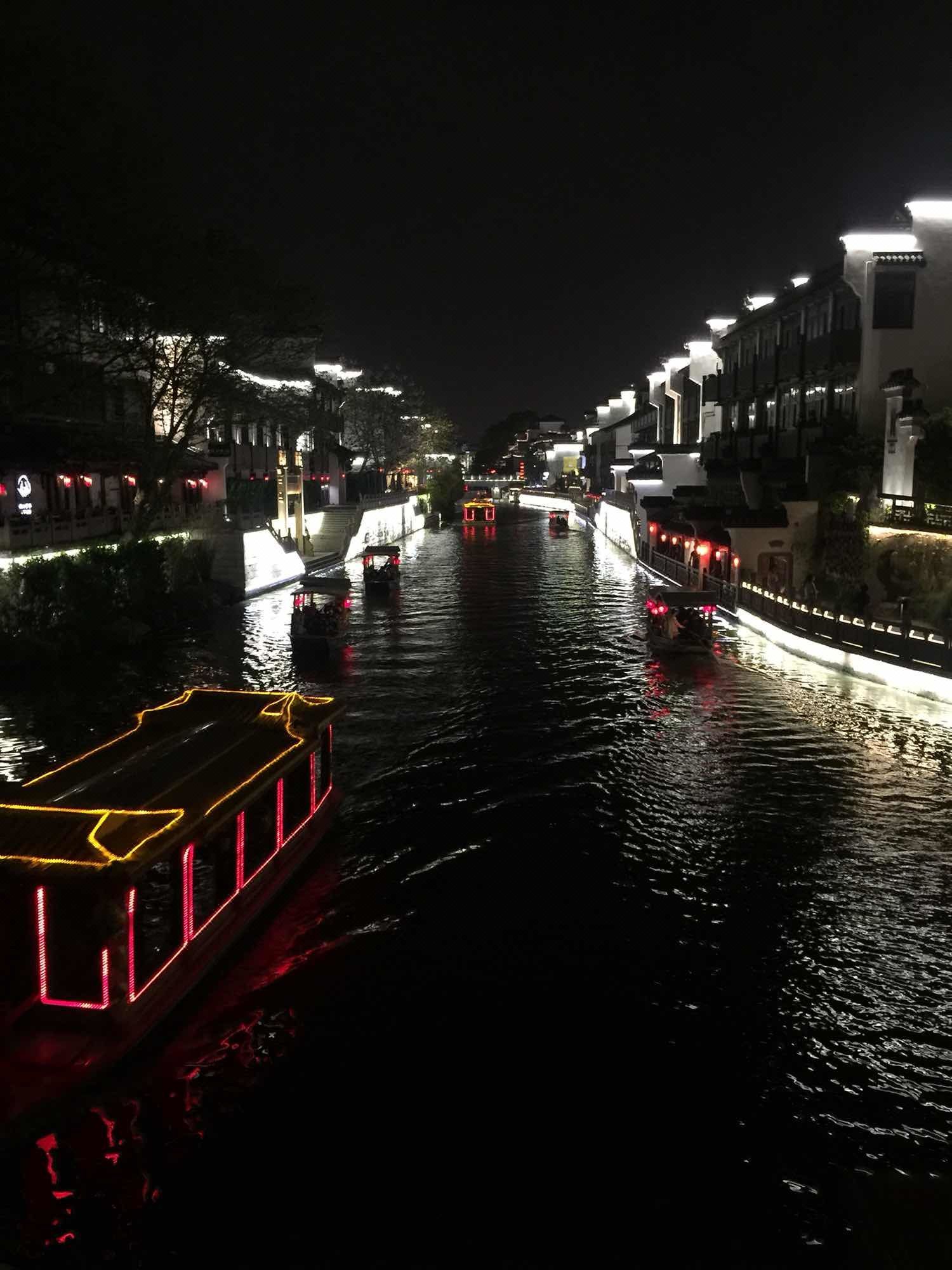 南京夜泊秦淮君亭酒店