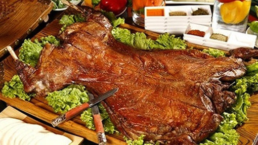 车穿越无人区/赠草原必吃烤全羊/下马酒献哈达/篝火晚会/国家一号风景