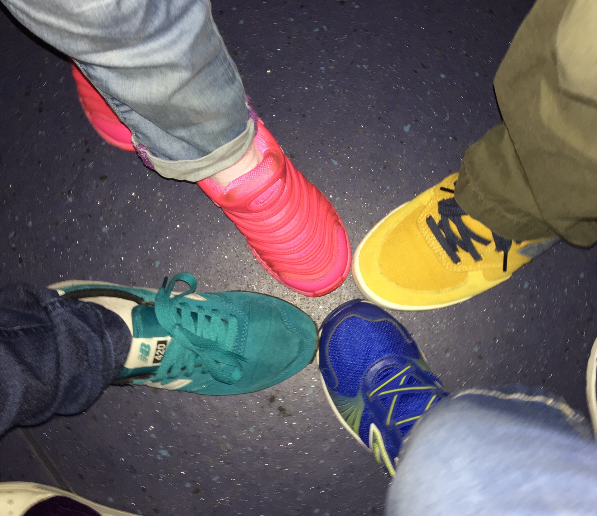 四双鞋猜成语_看图猜成语(3)